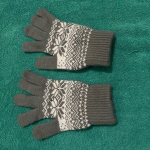 Cute pair of winter gloves.